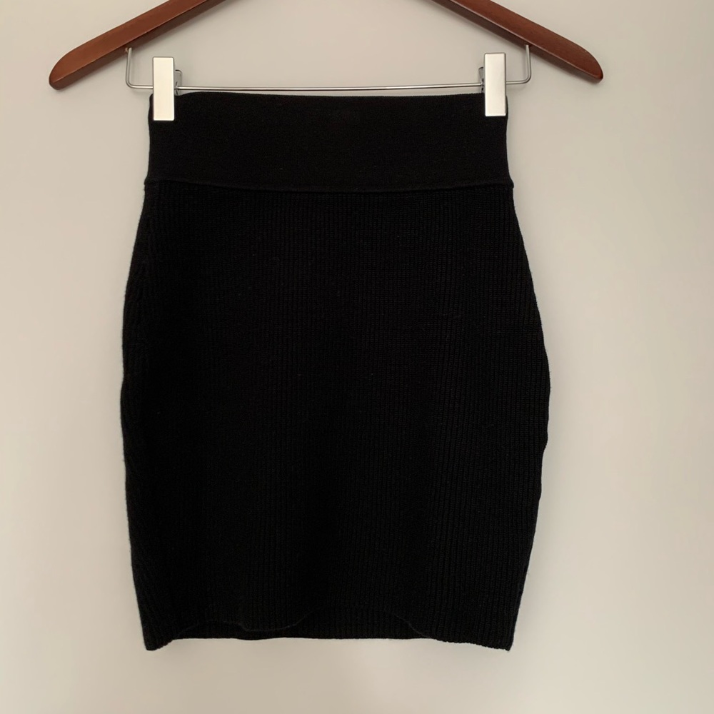 Aritzia Wilfred Free Yarn Ribbed Skirt